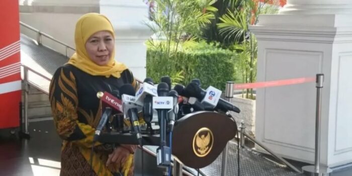 Gubernur Khofifah Terima Penghargaan Tokoh Peduli Masjid dari Dewan Masjid Indonesia