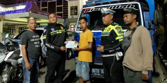 Truk Oleng yang Viral di Situbondo Ditahan Polisi, Pengemudi Kena Batunya