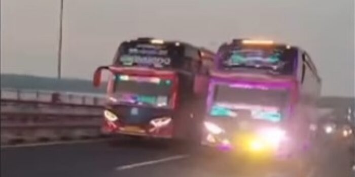 Viral 2 Bus Jalan Beriringan dan Nyalakan Klakson Telolet Saat Melintas Jembatan Suramadu – Berita Jatim