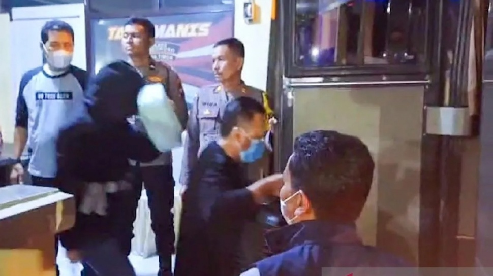 OTT KPK di Bondowoso, 2 Oknum Kejari dan Seorang Pegawai Dinas PUPR Dibawa ke Jakarta