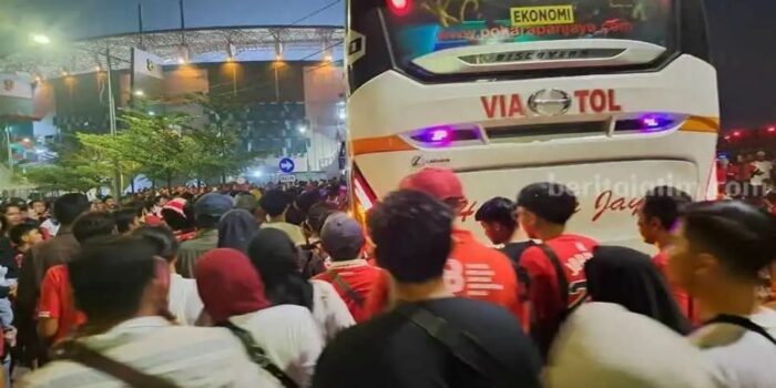 Penonton Berebut Shuttle Bus Usai Nonton Piala Dunia U-17, Dishub Surabaya Angkat Bicara