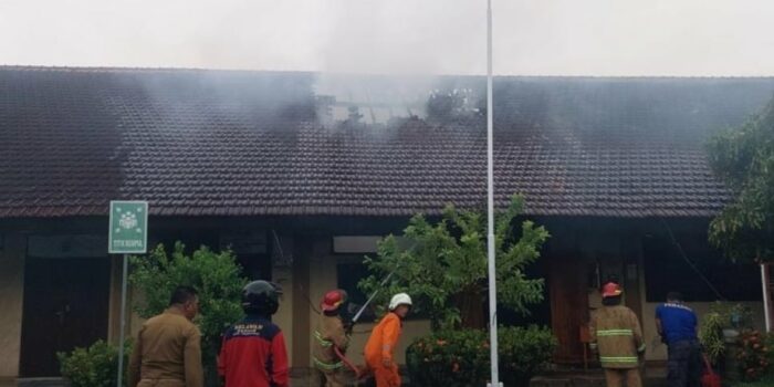 Hujan Deras, Lab komputer dan UKS SMPN 3 Kota Probolinggo Ludes Terbakar