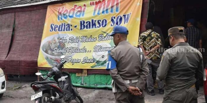 Wow! Warung Bakso di Kalimas Baru Surabaya Ini Sediakan Pemandu Lagu dan Miras