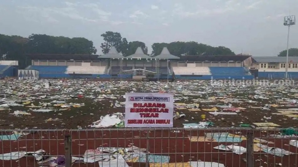 Duhh, Stadion Gajah Mada Mojokerto Dipenuhi Sampah