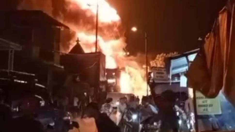 Ngeri! Detik-Detik Kebakaran di Dusun Keling Sidoarjo, Terdengar 7 Kali Ledakan
