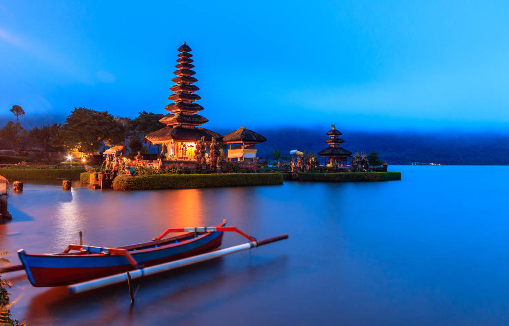 Tempat prewedding di Danau Beratan Bali