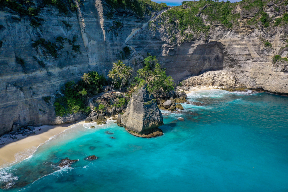 Tempat Wisata di Diamond Beach Nusa Penida Bali