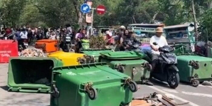 Viral Video Tempat Sampah Berserakan di Jalan Pantai Kenjeran, Kasatpol PP Surabaya Buka Suara – Berita Jatim