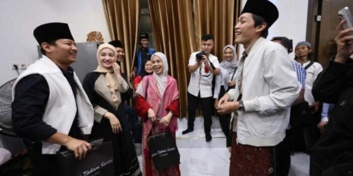 Bertamu ke Gus Iqdam Dini Hari, Siti Atikoh Diminta Lakukan Ini Kalau Ingin Ganjar Jadi Presiden – Berita Jatim