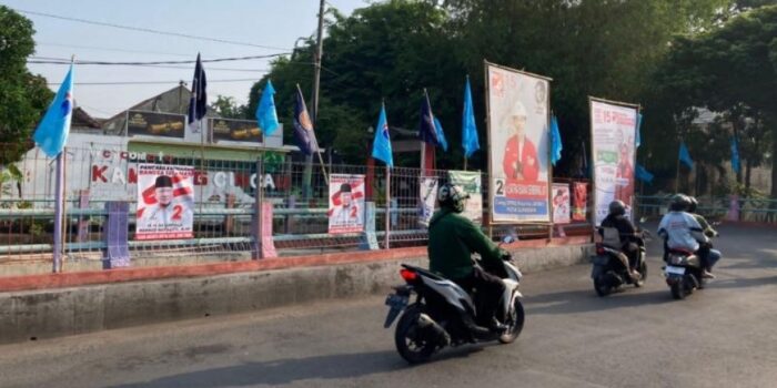 Ratusan APK di Surabaya Langgar Aturan, Mobil Satpol PP Sampai Tak Cukup Saat Menertibkan