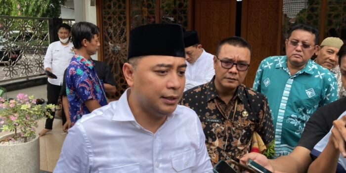 Anggota Satpol PP Surabaya Dikeroyok Oknum Buruh, Eri Cahyadi Geram: Jangan Seperti Itu!