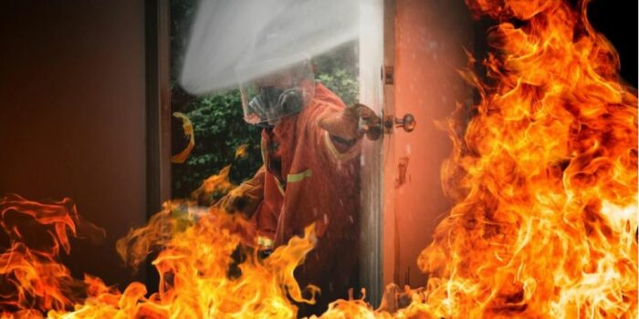 Nekat Mencuri Listrik, Rumah Warga Surabaya Ludes Terbakar