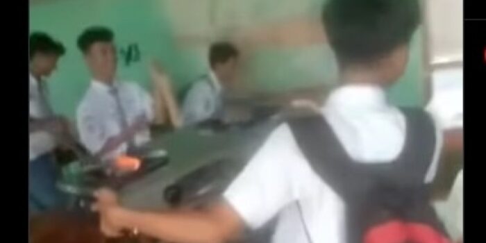 Kocak! Beri Kejutan Tiup Lilin, Siswa STM Ini Malah Bawa Kompor untuk Gurunya – Berita Jatim