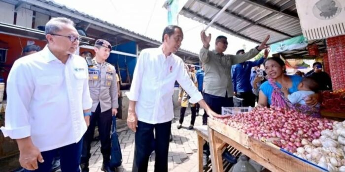 Kisah Nenek Penjual Sandal di Pasar Rogojampi Banyuwangi Bertemu Jokowi