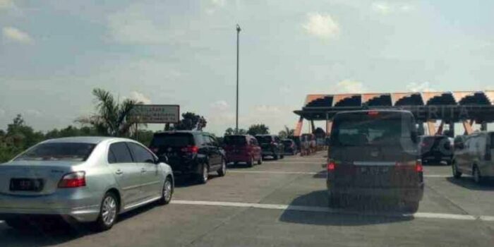 Penampakan Arus Mudik Nataru di Tol Jombang-Mojokerto Terus Alami Peningkatan