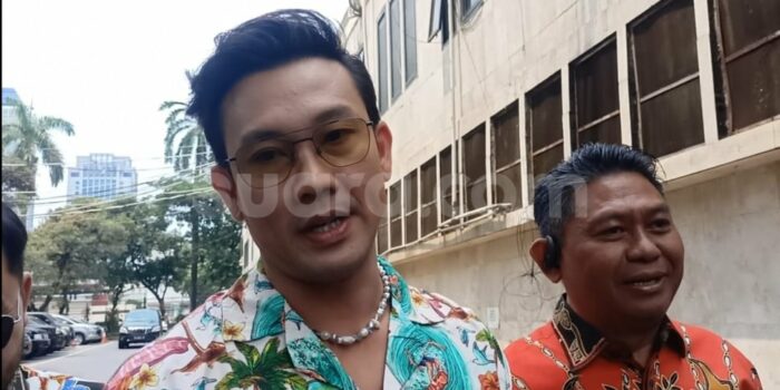 Dibimbing Dery Eks Viera, Denny Sumargo Ucap Syahadat, Sah Masuk Islam? – Berita Jatim