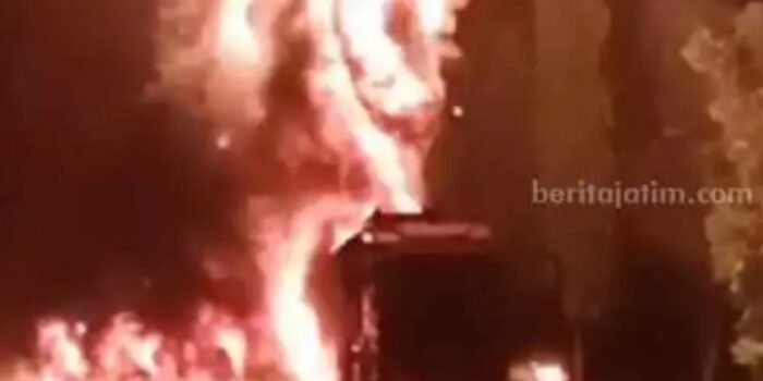 Duar! Truk Bermuatan 24 Ribu Metanol Meledak di Tol Jombang, Begini Nasib Sopir dan Kernet – Berita Jatim