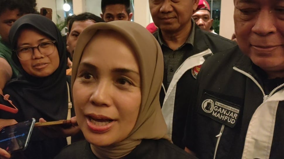 Nikmati Malam di Jalan Tunjungan Surabaya, Siti Atikoh Tak Mau Bicara Program Ganjar