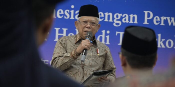 Salat Jumat di Masjid Jami Bangil hingga Ziarah Makam Anak Sunan Gunung Jati