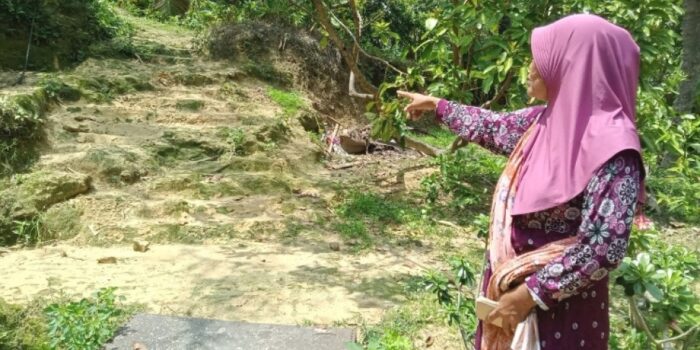 Viral Depan Rumah Warga Tuban Mengalir Tinja, Begini Kronologinya – Berita Jatim