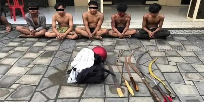 Viral! Konvoi Tenteng Senjata Tajam, Gerombolan Pemuda Sidoarjo Kena Batunya Hingga Bengep