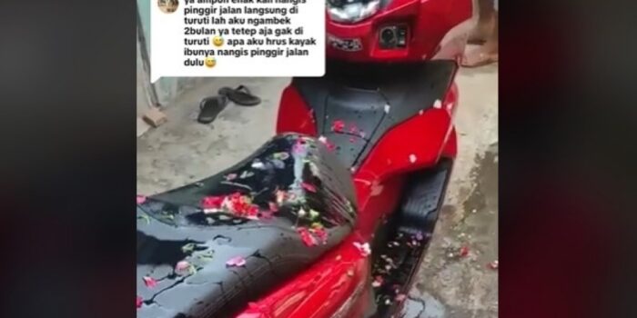 Emak-emak Tantrum di Ponorogo Akhirnya Dapat Motor, Langsung Dimandikan Pakai Air Kembang