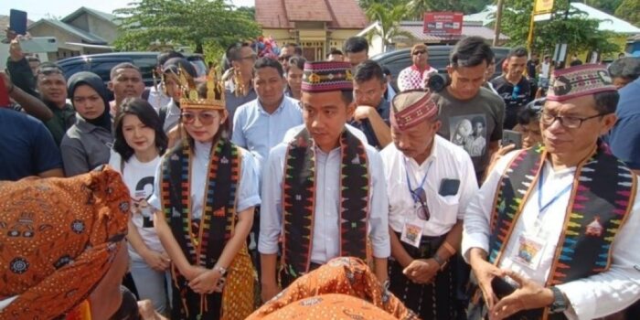 Gibran dan Selvi Ananda Ramai Dipuji Netizen Usai Kunjungi Rumah Adat Kaper – Berita Jatim