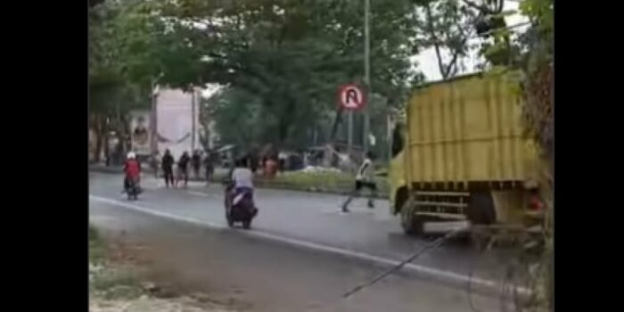 Meresahkan! Sekelompok Remaja Adang Truk di Jalur Suramadu – Berita Jatim