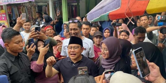 Blusukan ke Pasar Citra Niaga Jombang, Cak Imin Ngaku Dibimbing Cucunya