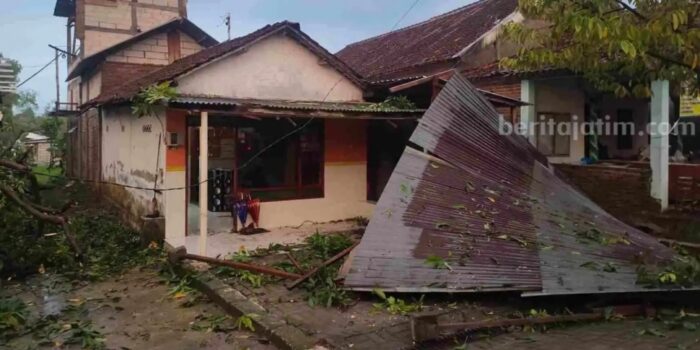 Angin Kencang Terjang Sejumlah Wilayah, Warga Jatim Harap Waspada!