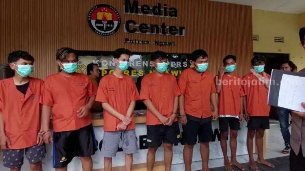 Ngawur! Bakar dan Rusak Motor Warga, 11 Pemuda di Ngawi Kena Batunya