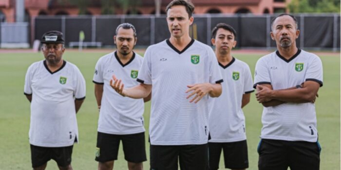 Paul Munster Optimistis Persebaya Bisa Menang Lawan PSIS Semarang, Asalkan Lakukan Ini