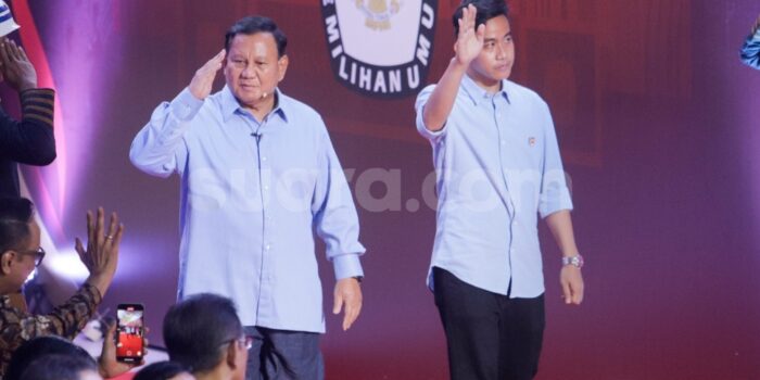 Prabowo Temui Santri dan Alumni Ponpes Zainul Hasan Genggong Jatim, Gibran Ngantor di Surakarta