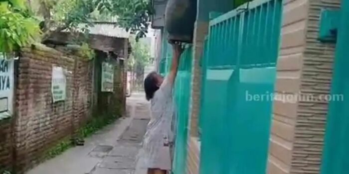 Viral Tetangga Buang Sampah di Teras Kos Mojokerto, Alasannya Bikin Ikut Geregetan – Berita Jatim