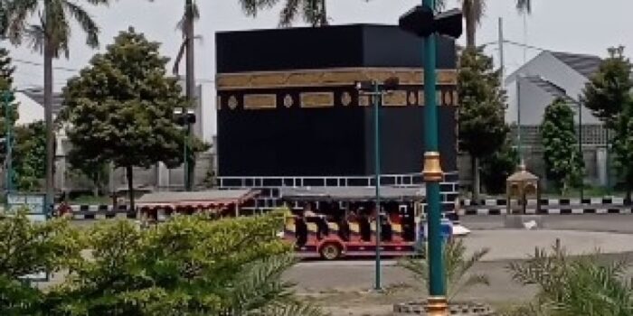 Kocak, Momen Rombongan Simulasi Manasik Haji Keliling Ka'bah Naik Odong-odong