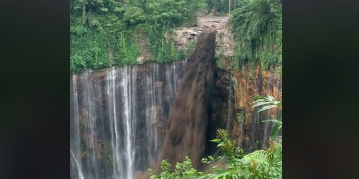 Ngeri! Penampakan Detik-detik Wisata Air Terjun Tumpak Sewu Diterjang Banjir Lahar Gunung Semeru – Berita Jatim