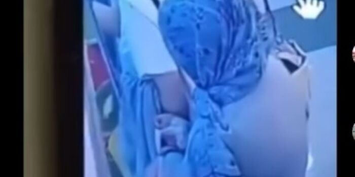 Viral Aksi Emak-emak Berhijab Curi Handphone dalam Hitungan Detik, Kelihatan Pro Banget