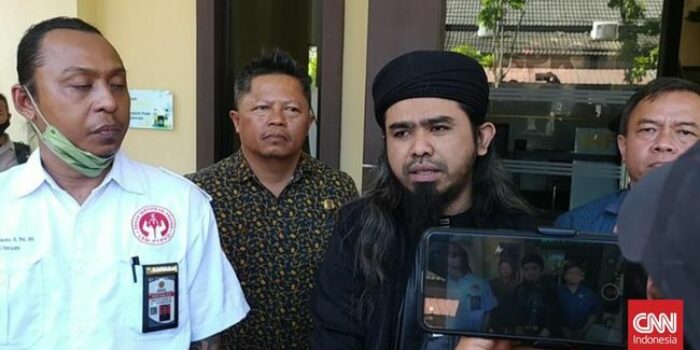 Berita Polisi Tetapkan Juru Kamera & Editor Video Gus Samsudin Jadi Tersangka