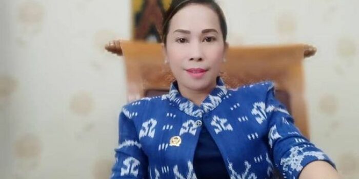 Berita Caleg NasDem Ratu Wulla Mundur, Pendukung Gelar Aksi Bakar Lilin
