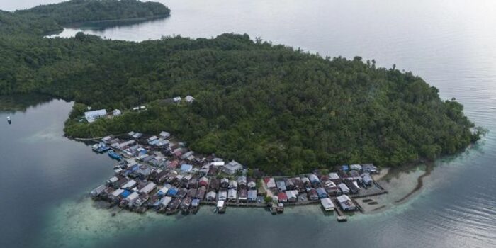 Berita Wajah Suram Desa Tawabi, Krisis Listrik sampai Air Bersih