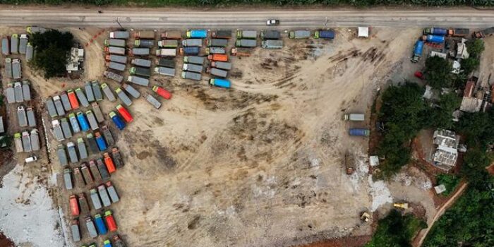 Berita Kantong Parkir Truk Tambang di Parung Panjang