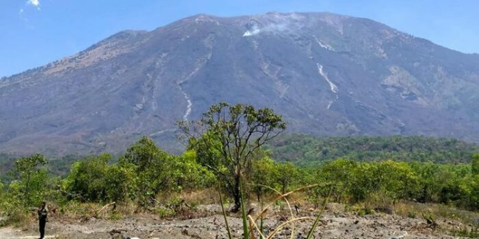 Berita Perempuan WN Belanda Tewas Terjatuh saat Daki Gunung Agung Bali