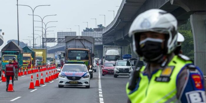 Berita Polisi Buru Mobil Lain Berpelat Palsu DPR: Kita Mau Narik-Narik Lagi
