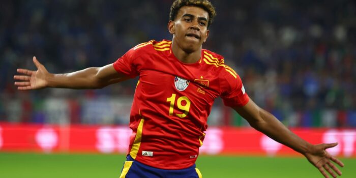 X bereaksi ketika anak-anak muda Spanyol bersinar dalam penampilan nyata melawan Italia