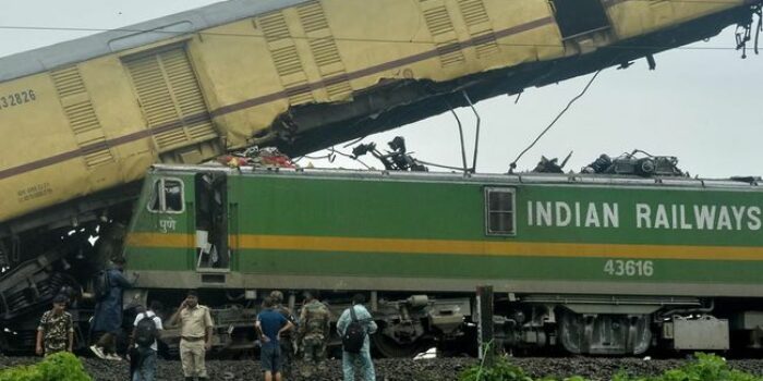 Berita Kereta Barang Tabrak Kereta Penumpang di India, Delapan Tewas