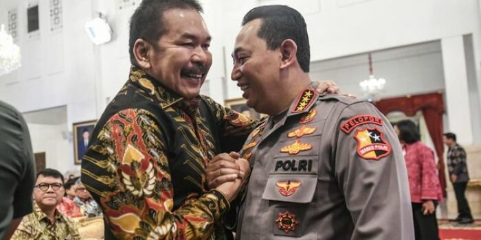 Berita Kesaksian Biduan di Sidang SYL dan Rangkulan Jaksa Agung-Kapolri