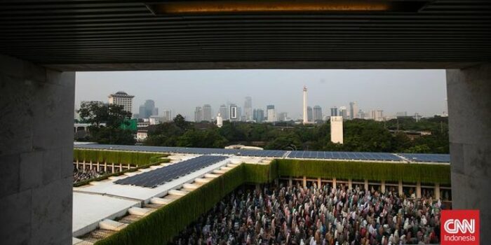 Berita Khusyuk Menunaikan Salat Idul Adha di Masjid Istiqlal