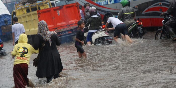 Berita 11 Jalan di Kota Bandung Tergenang Imbas Hujan Deras