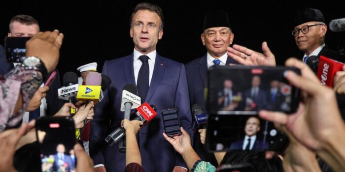 Berita Macron Tiba di Jakarta, Langsung Puji Indonesia