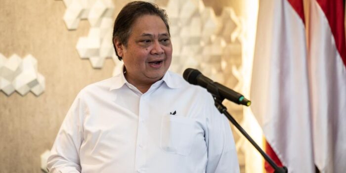 Berita Airlangga Lempar Senyum Saat Ditanya Isu Reshuffle dan Pos Dubes AS